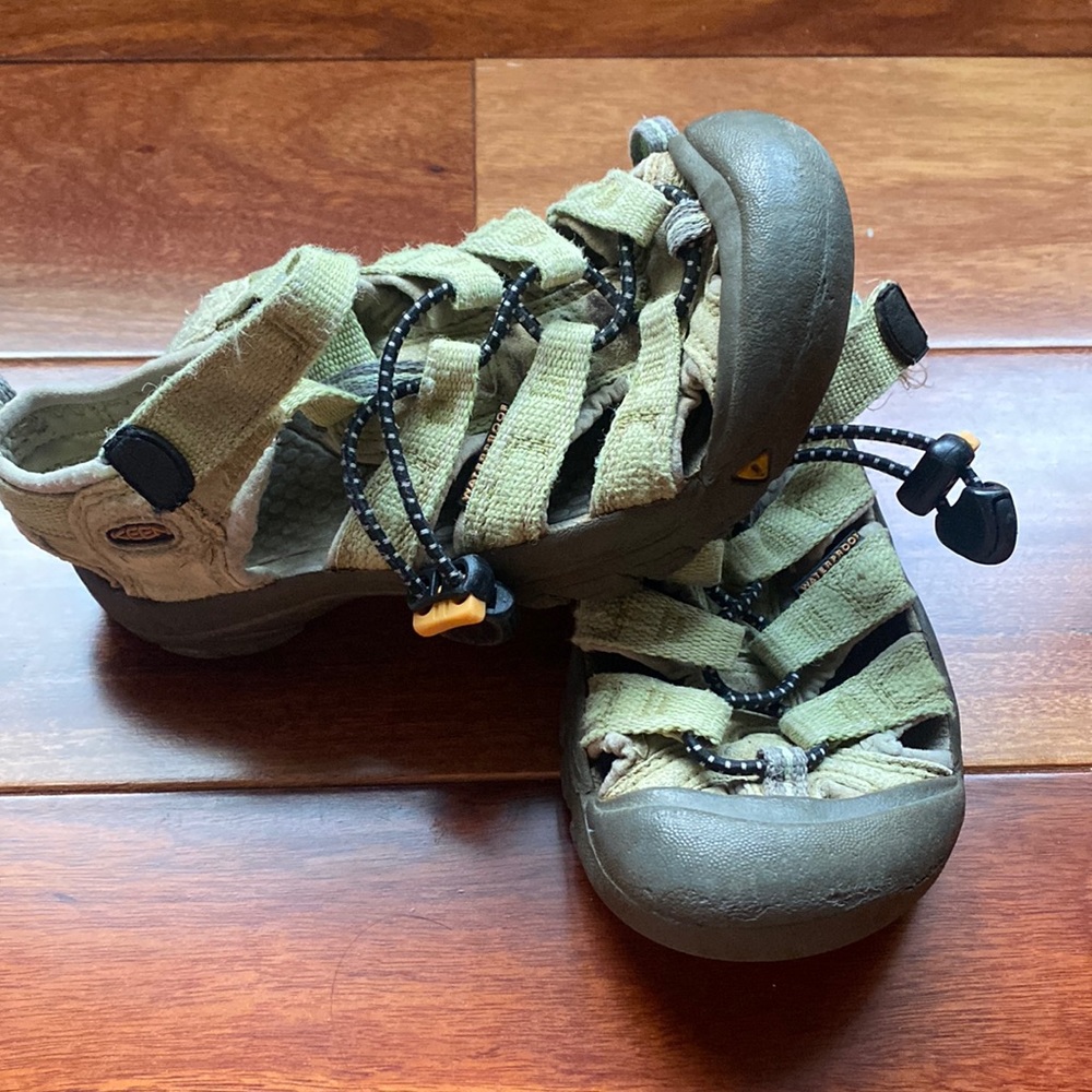 Toddler Green Keen Shoes, size 12